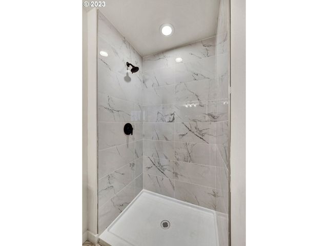 7558 N BERKELEY Ave, Portland, OR 97203