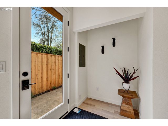 7558 N BERKELEY Ave, Portland, OR 97203