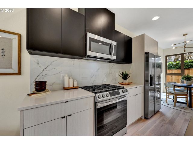 7558 N BERKELEY Ave, Portland, OR 97203