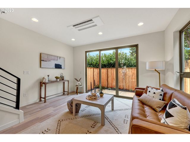 7558 N BERKELEY Ave, Portland, OR 97203