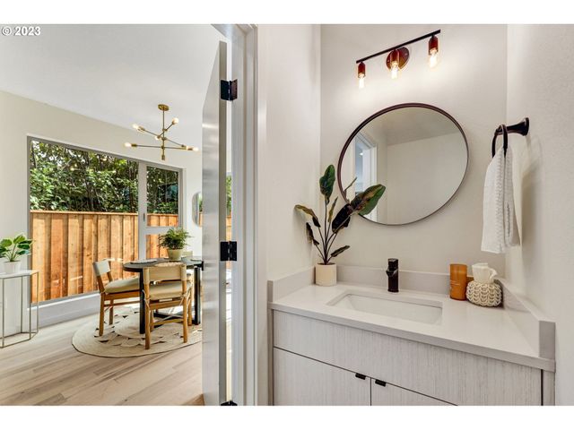 7558 N BERKELEY Ave, Portland, OR 97203