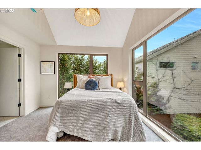 7558 N BERKELEY Ave, Portland, OR 97203