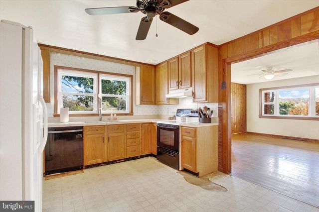 6674 STELTZ RD, Glen Rock, PA 17327