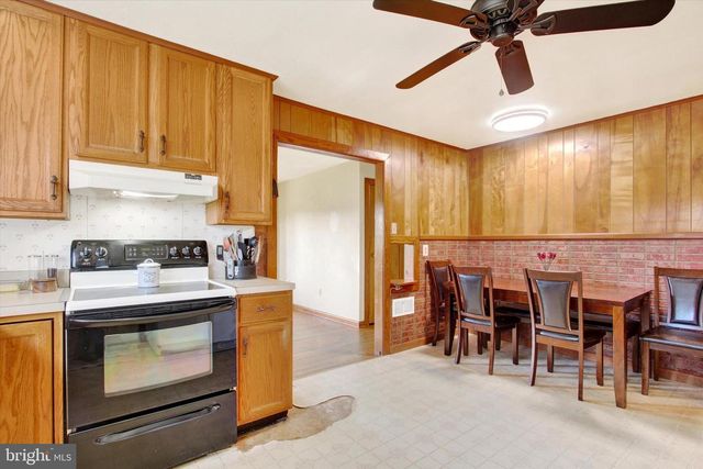 6674 STELTZ RD, Glen Rock, PA 17327