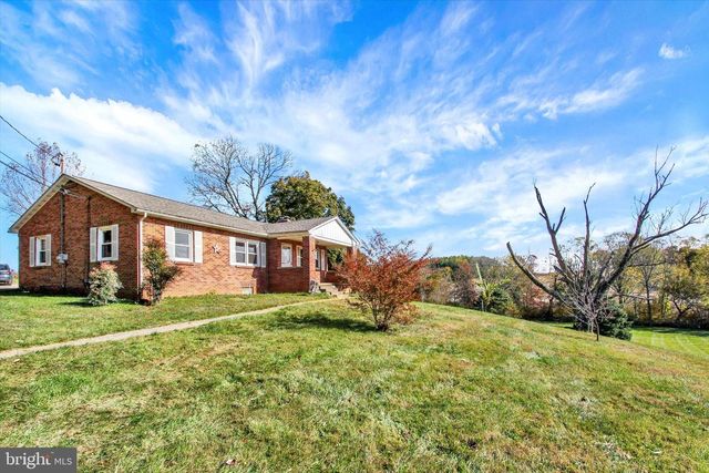 6674 STELTZ RD, Glen Rock, PA 17327
