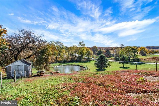 6674 STELTZ RD, Glen Rock, PA 17327