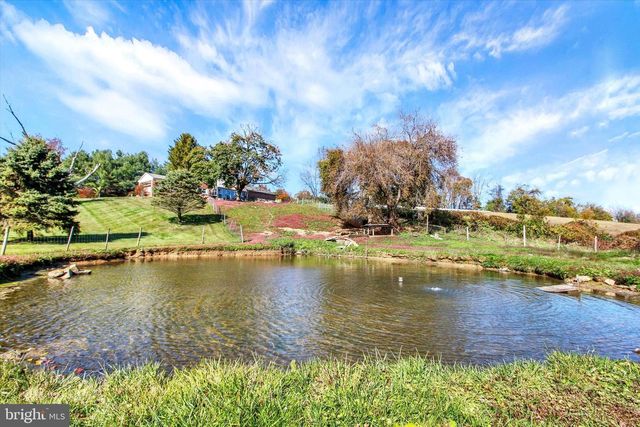 6674 STELTZ RD, Glen Rock, PA 17327