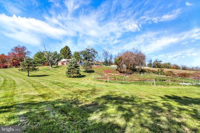 6674 STELTZ RD, Glen Rock, PA 17327