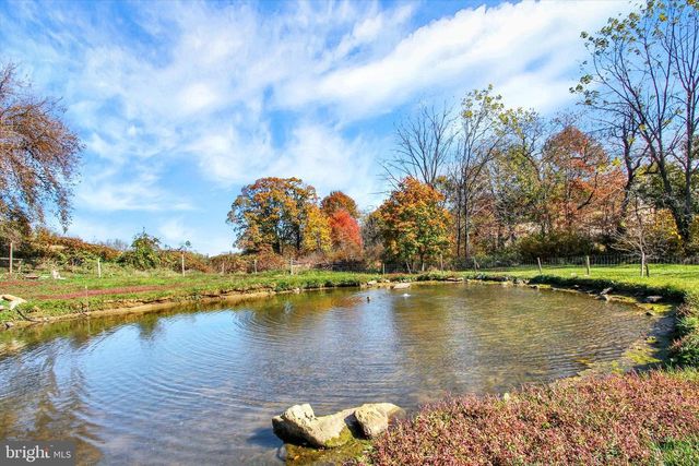 6674 STELTZ RD, Glen Rock, PA 17327