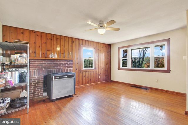 6674 STELTZ RD, Glen Rock, PA 17327