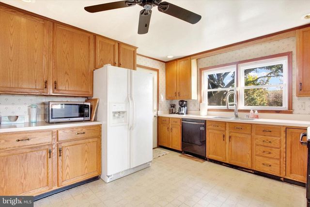 6674 STELTZ RD, Glen Rock, PA 17327