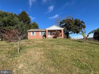 6674 STELTZ RD, Glen Rock, PA 17327