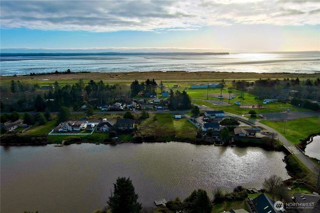509 E Chance a La Mer NE, Ocean Shores, WA 98569