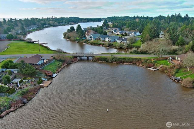 509 E Chance a La Mer NE, Ocean Shores, WA 98569