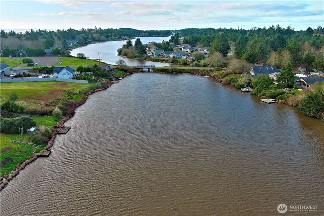 509 E Chance a La Mer NE, Ocean Shores, WA 98569