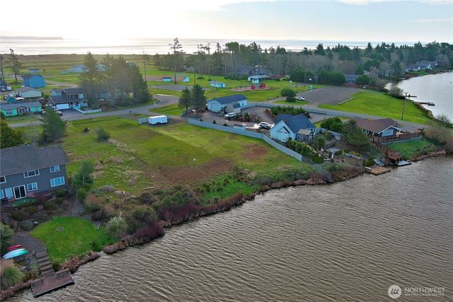 509 E Chance a La Mer NE, Ocean Shores, WA 98569