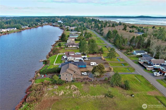 509 E Chance a La Mer NE, Ocean Shores, WA 98569