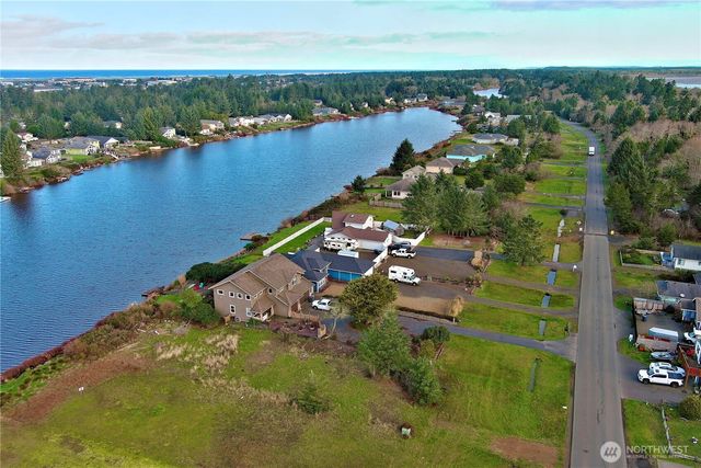 509 E Chance a La Mer NE, Ocean Shores, WA 98569