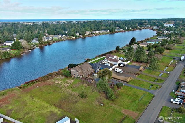 509 E Chance a La Mer NE, Ocean Shores, WA 98569