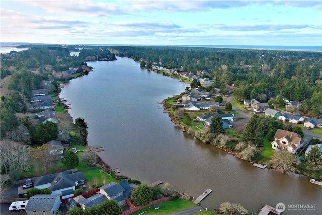 509 E Chance a La Mer NE, Ocean Shores, WA 98569