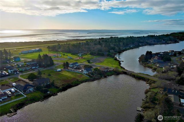 509 E Chance a La Mer NE, Ocean Shores, WA 98569