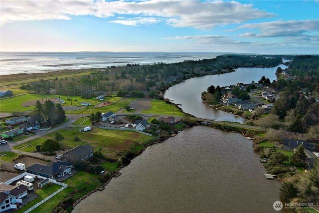 509 E Chance a La Mer NE, Ocean Shores, WA 98569