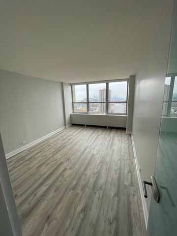 655 W IRVING PARK Road 3313, Chicago, IL 60613