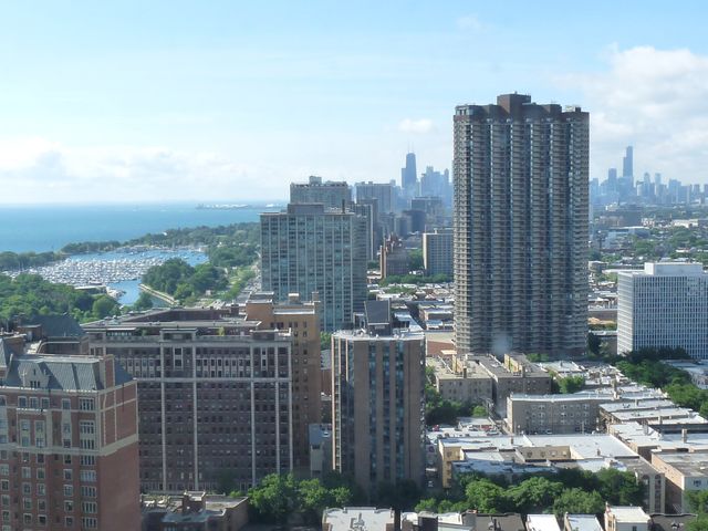 655 W IRVING PARK Road 3313, Chicago, IL 60613