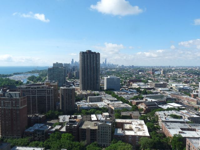655 W IRVING PARK Road 3313, Chicago, IL 60613