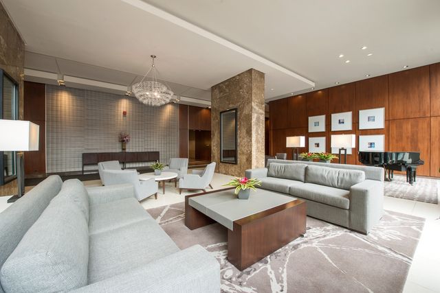 655 W IRVING PARK Road 3313, Chicago, IL 60613