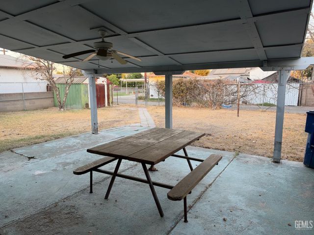 212 Western Drive, Bakersfield, CA 93309