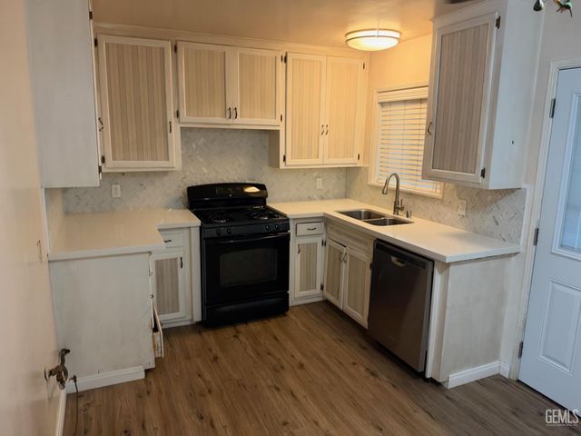 212 Western Drive, Bakersfield, CA 93309
