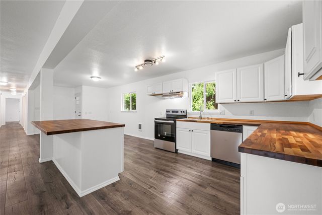 2693 State Rt 101, Ilwaco, WA 98624