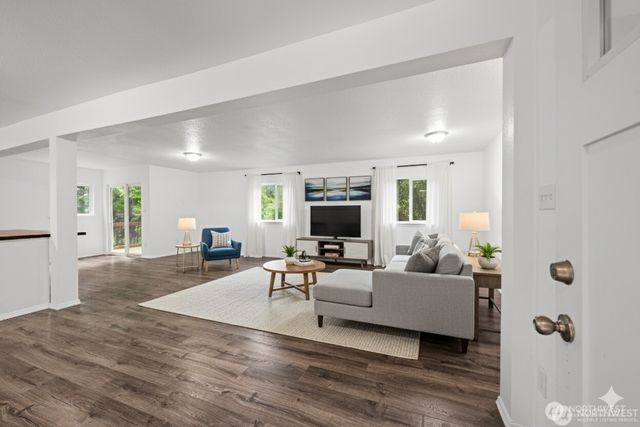 2693 State Rt 101, Ilwaco, WA 98624