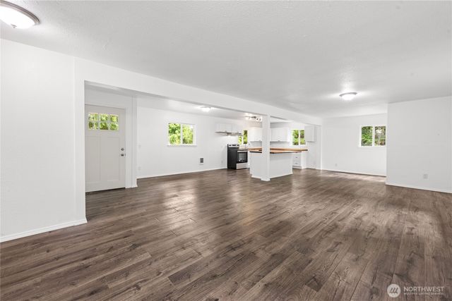 2693 State Rt 101, Ilwaco, WA 98624