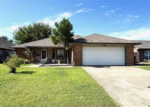 1340 NW 9th Street, Moore, OK 73170