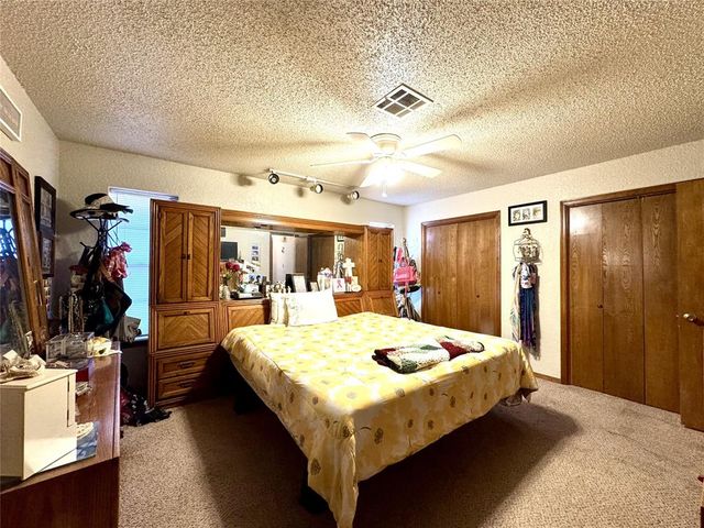 1340 NW 9th Street, Moore, OK 73170