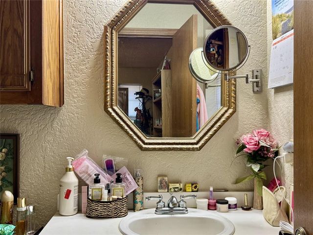 1340 NW 9th Street, Moore, OK 73170