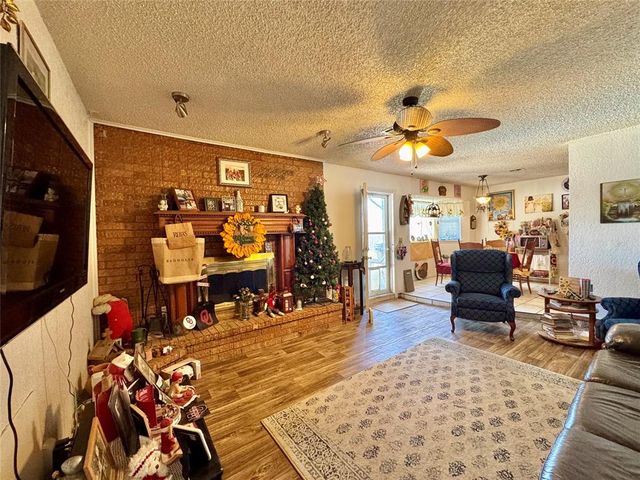 1340 NW 9th Street, Moore, OK 73170