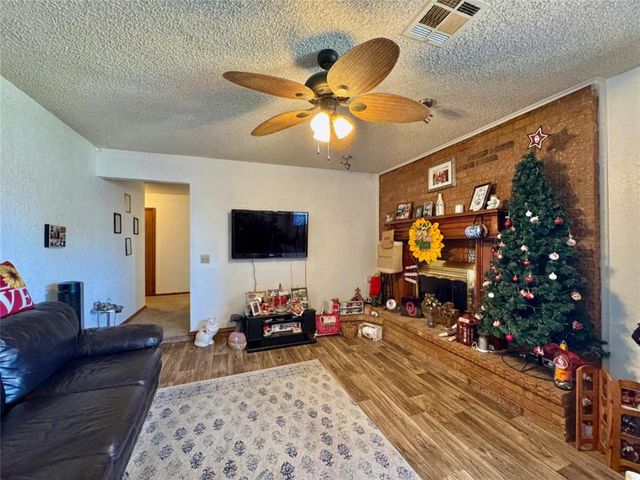 1340 NW 9th Street, Moore, OK 73170