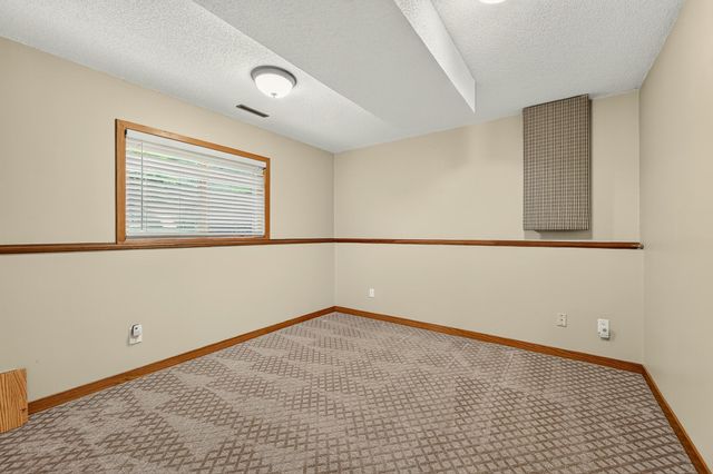 419 43rd Avenue NW, Rochester, MN 55901