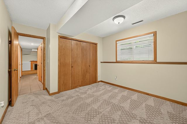 419 43rd Avenue NW, Rochester, MN 55901