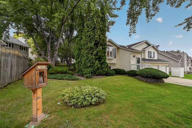 419 43rd Avenue NW, Rochester, MN 55901
