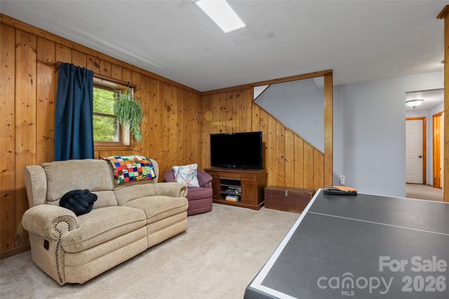 84 Chisholm Street, Saluda, NC 28773