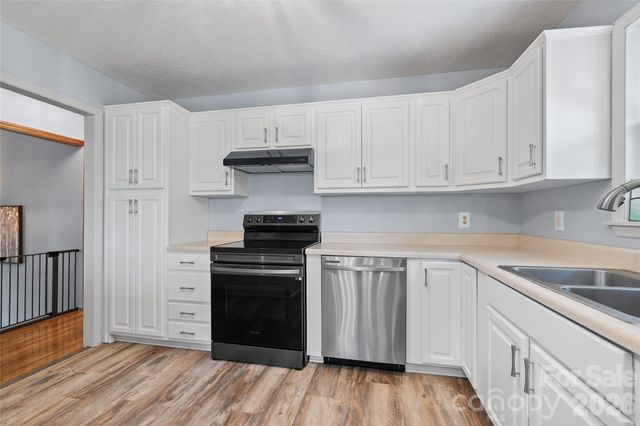 84 Chisholm Street, Saluda, NC 28773