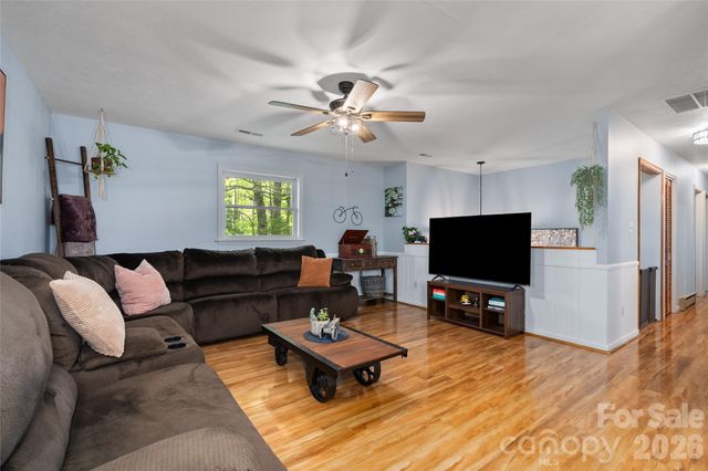 84 Chisholm Street, Saluda, NC 28773