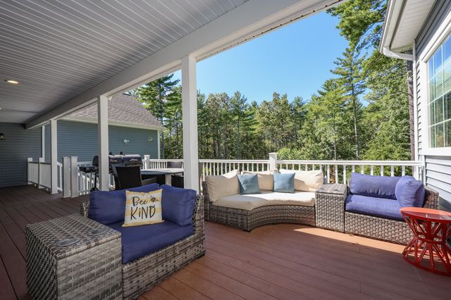 18 Highclere Road, Windham, NH 03087