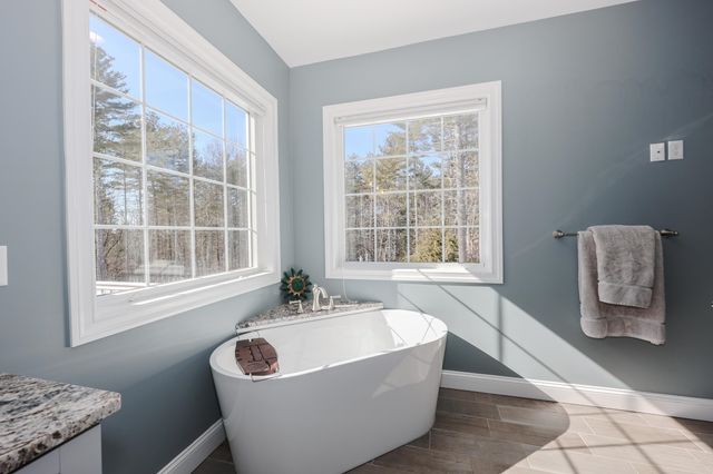 18 Highclere Road, Windham, NH 03087