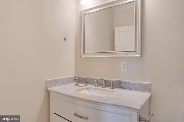 4243 DIX ST NE, Washington, DC 20019