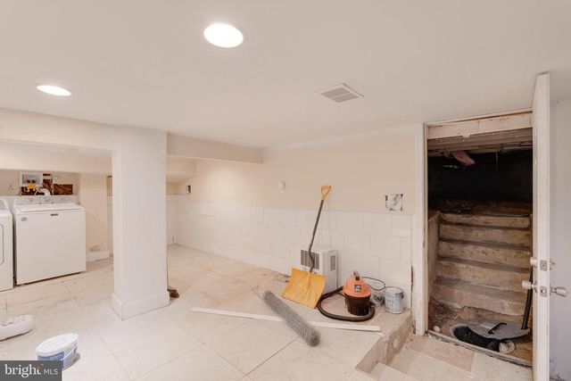4243 DIX ST NE, Washington, DC 20019